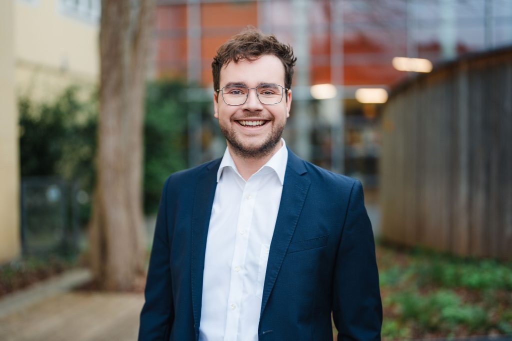 Florian Kubisiak, Ernährungsberater mit psychologischem Schwerpunkt, im professionellen Porträt – Kompetenz und Vertrauen in der Ernährungsberatung Essen-z